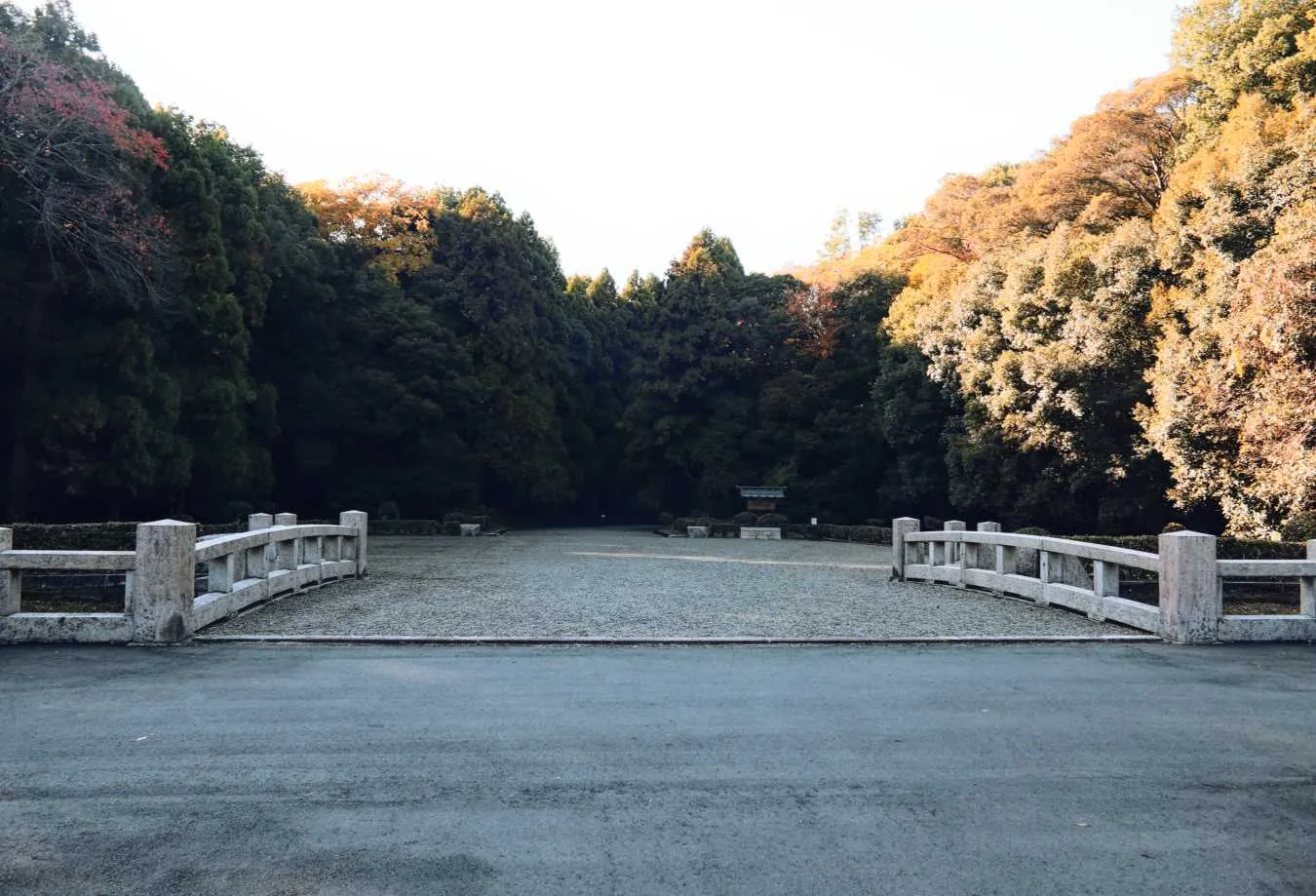 The entrance of Emperor Jimmu’s Mausoleum